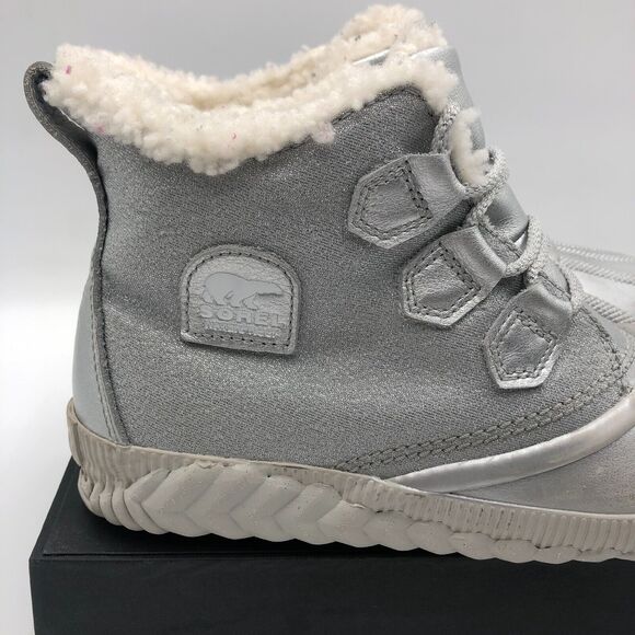Sorel Silver Ankle Boots Disney Frozen Women’s 9 Waterproof Hiking shoes sparkly - Picture 8 of 16